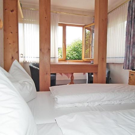 Gasthaus & Hotel Zur Linde Friedrichroda Bilik gambar